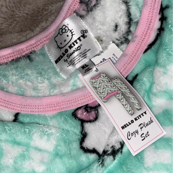 Hello kitty Pjs - Picture 2 of 2